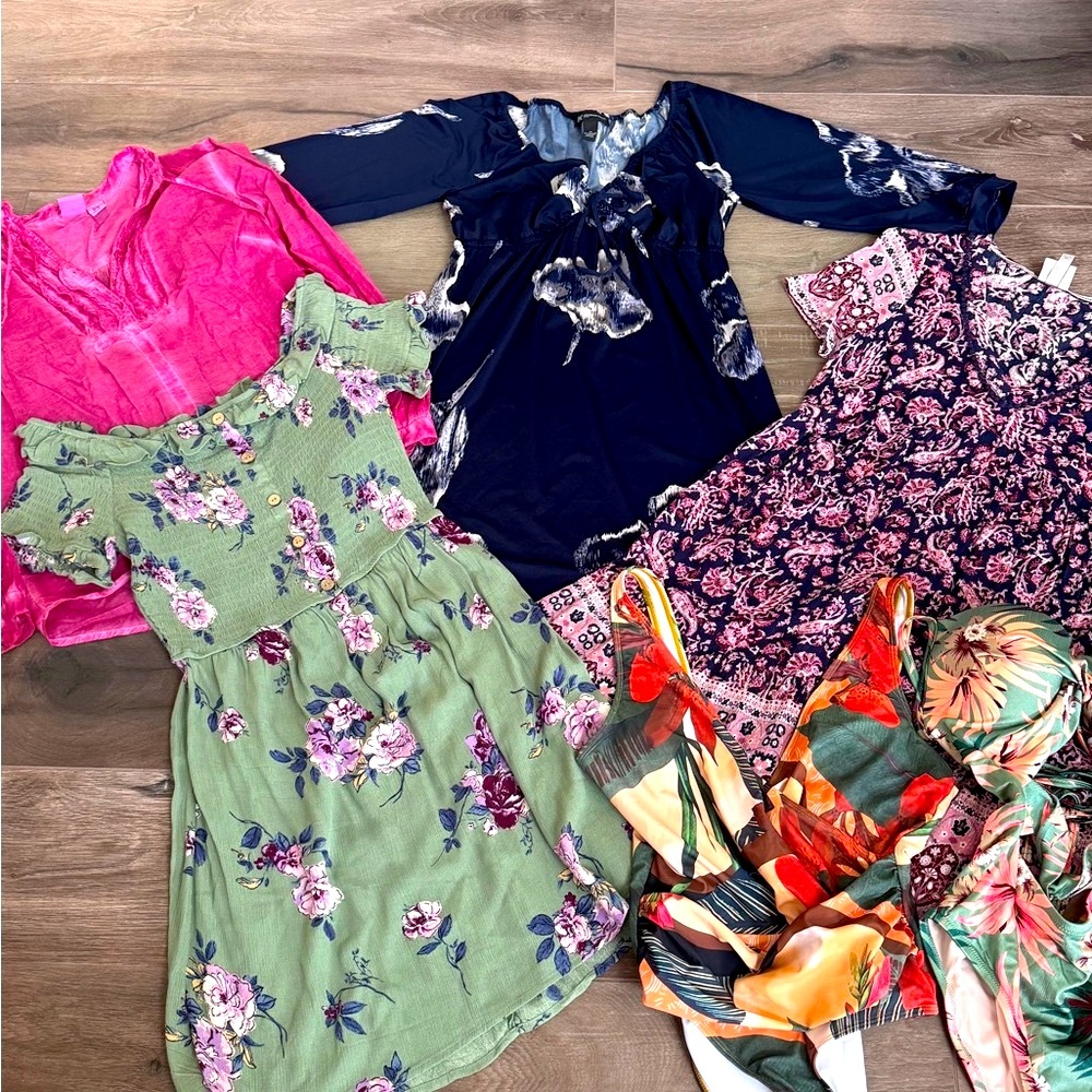 Maternity Friendly Dresses and Swim - Picture 1 of 7